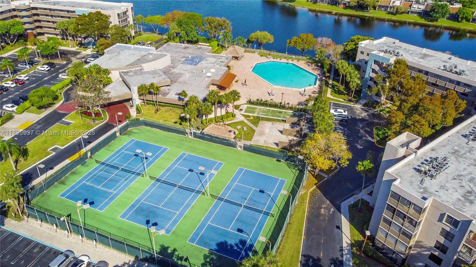 Small Image of 1001 COLONY POINT CIR #419, Pembroke Pines Number 19