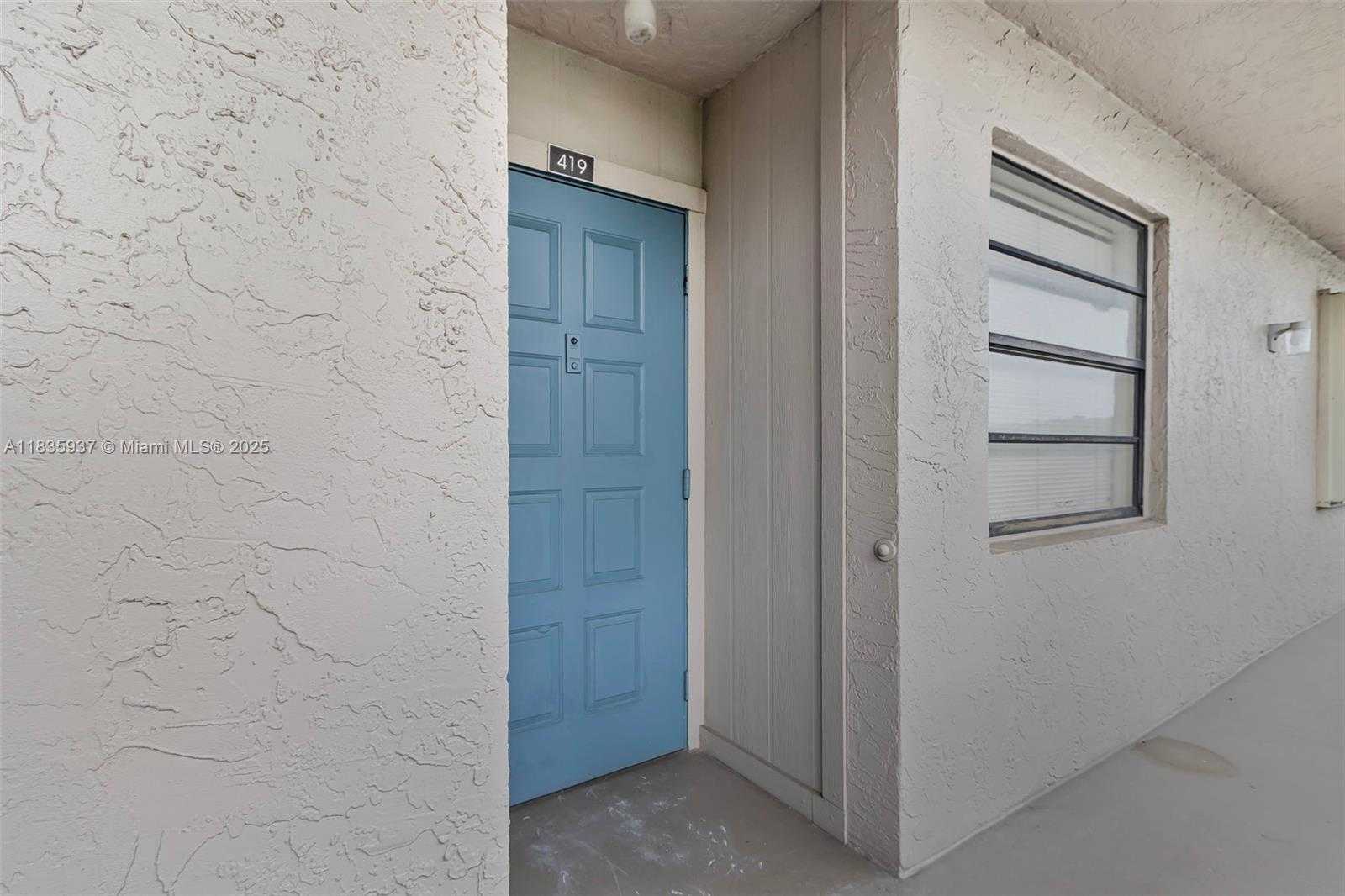 Small Image of 1001 COLONY POINT CIR #419, Pembroke Pines Number 2