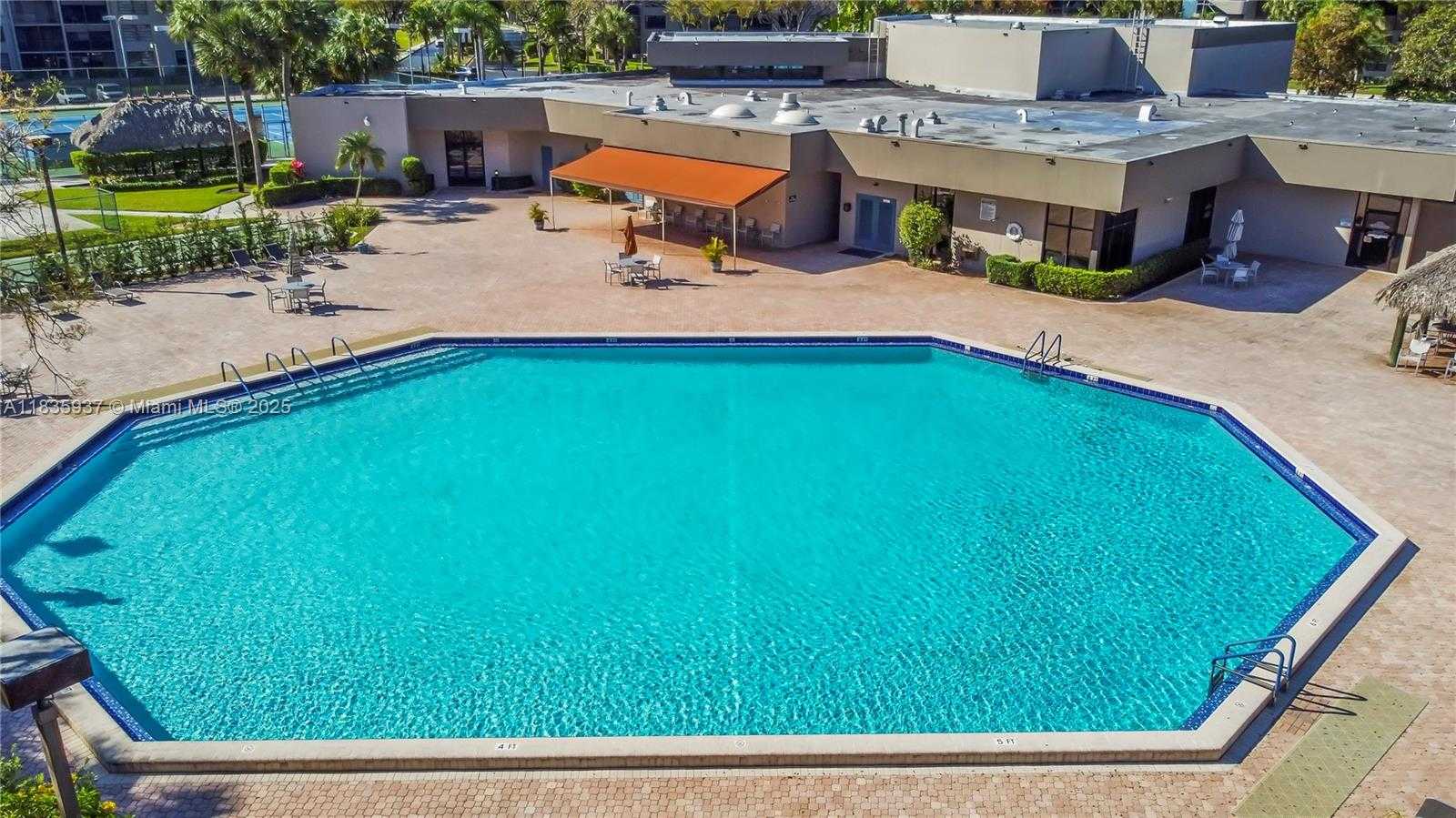 Small Image of 1001 COLONY POINT CIR #419, Pembroke Pines Number 20