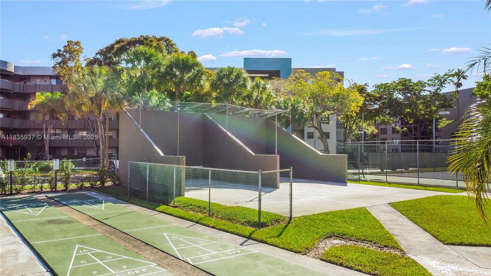 Small Image of 1001 COLONY POINT CIR #419, Pembroke Pines Number 22
