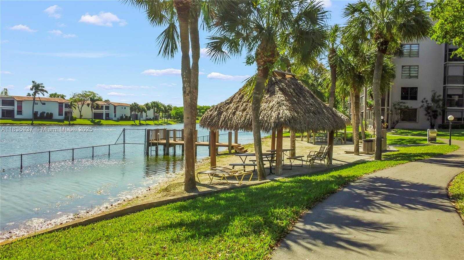 Small Image of 1001 COLONY POINT CIR #419, Pembroke Pines Number 24