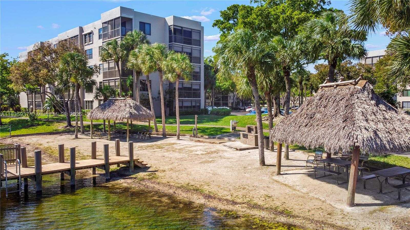 Small Image of 1001 COLONY POINT CIR #419, Pembroke Pines Number 26