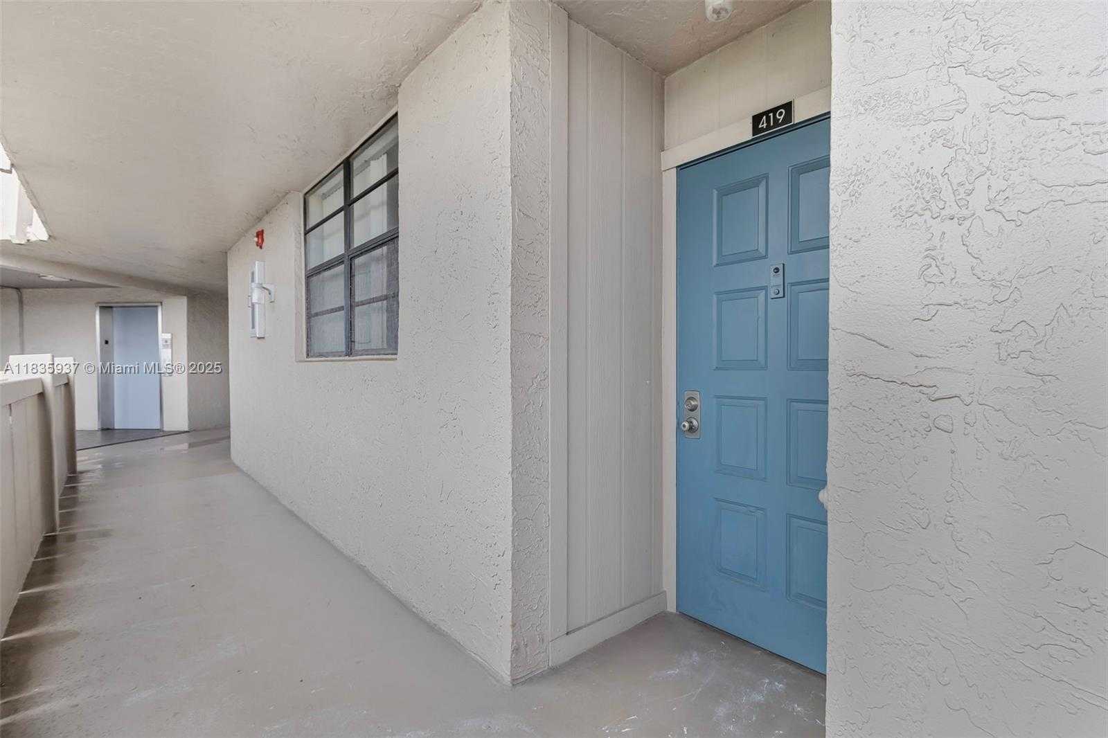 Small Image of 1001 COLONY POINT CIR #419, Pembroke Pines Number 3