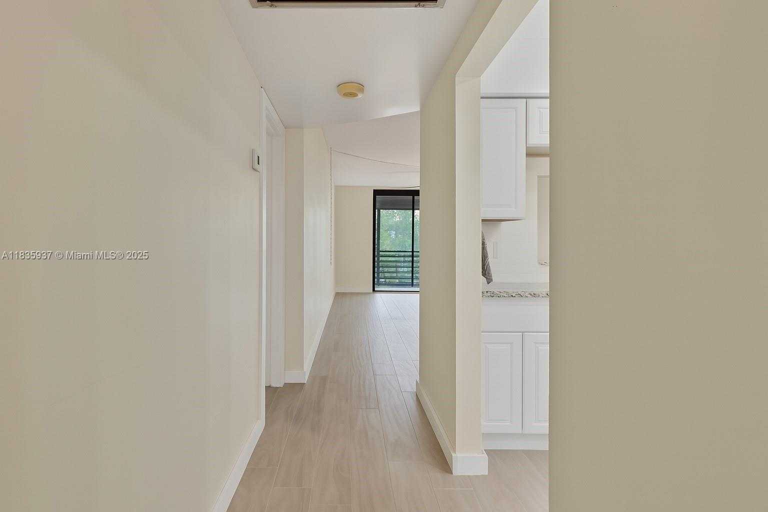 Small Image of 1001 COLONY POINT CIR #419, Pembroke Pines Number 5