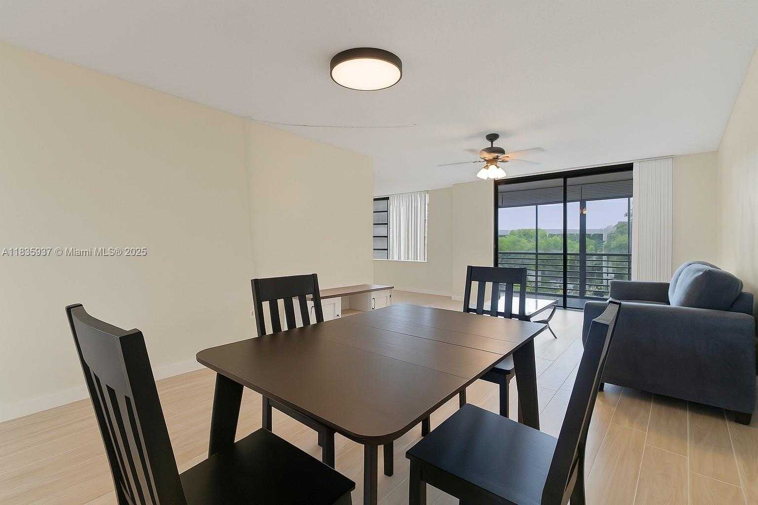 Small Image of 1001 COLONY POINT CIR #419, Pembroke Pines Number 9