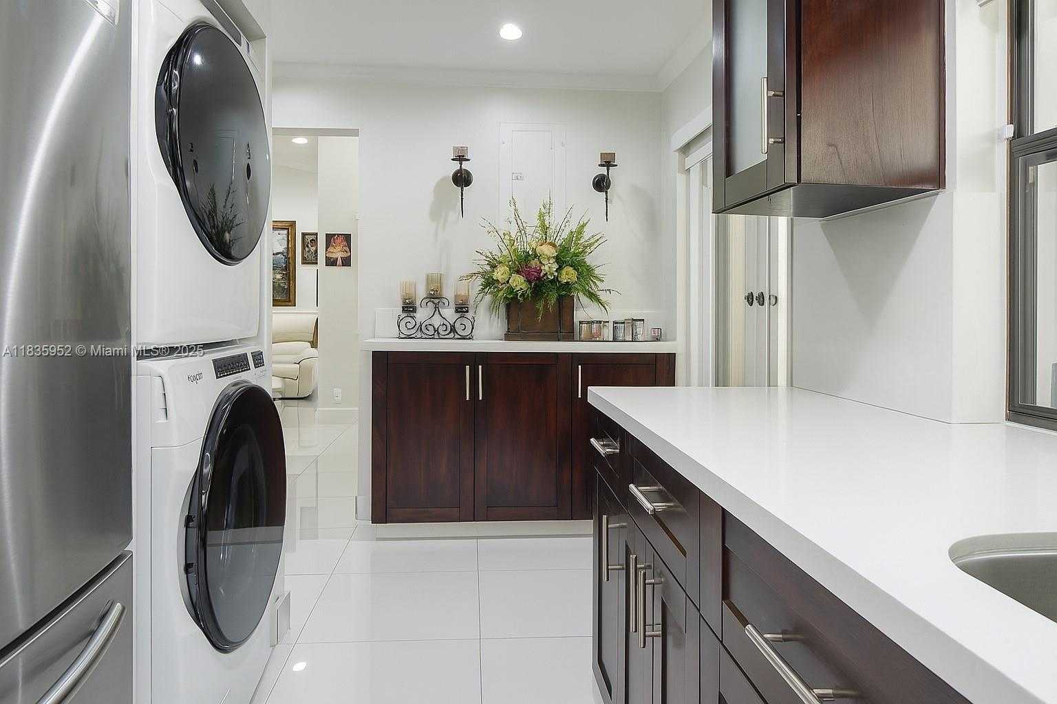 Small Image of 17012 NORTH WEST 66TH CT, Hialeah Number 10
