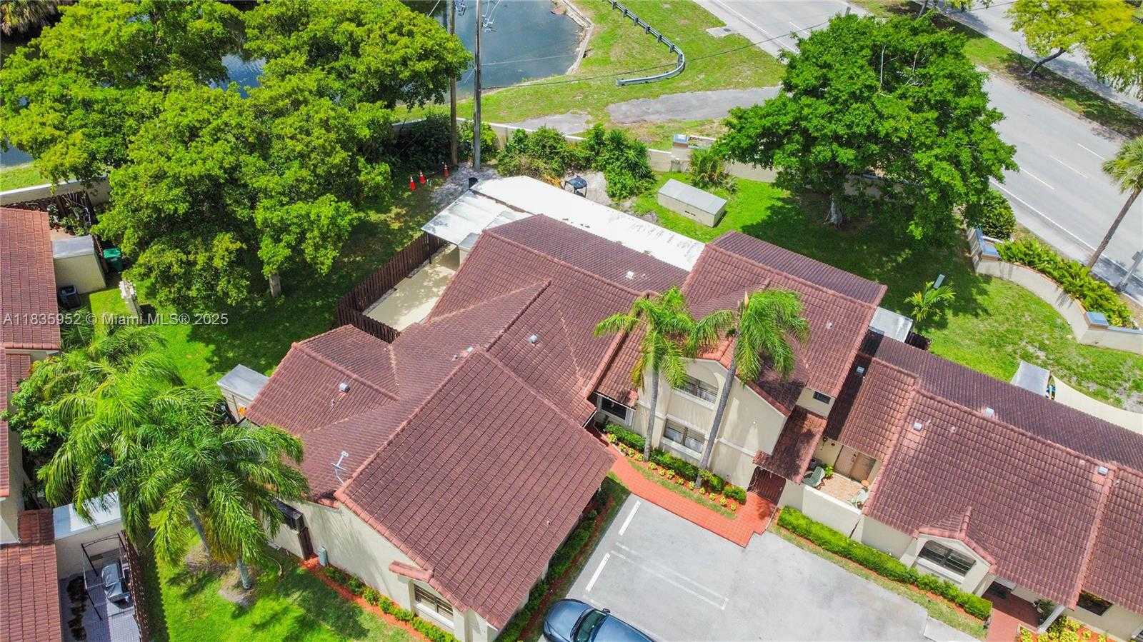 Small Image of 17012 NORTH WEST 66TH CT, Hialeah Number 24