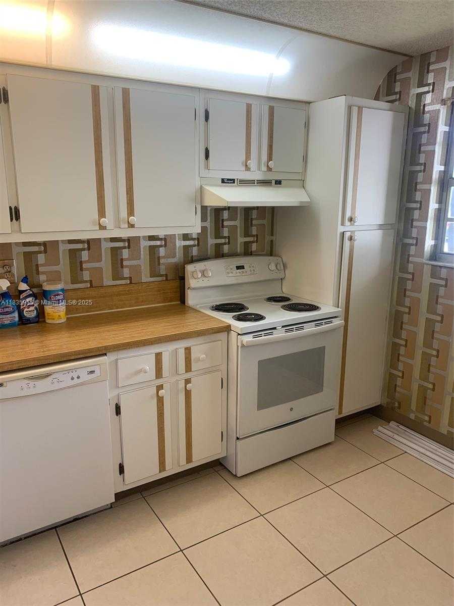 Small Image of 7500 NORTH WEST 17TH ST #109, Plantation Number 7