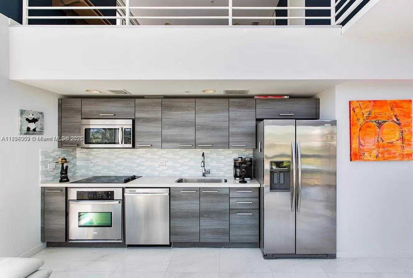 Small Image of 421 MERIDIAN AVE #15, Miami Beach Number 4