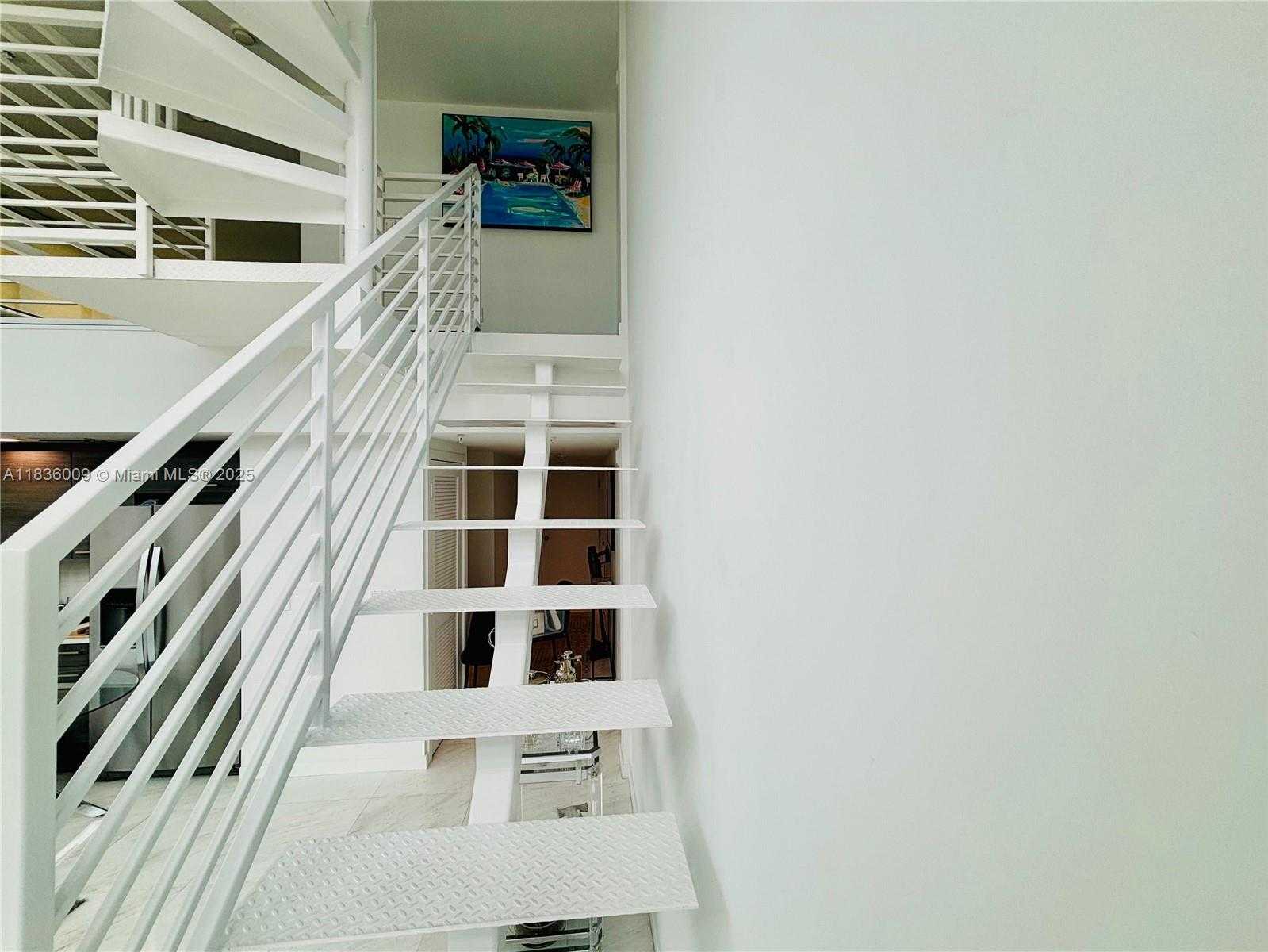 Small Image of 421 MERIDIAN AVE #15, Miami Beach Number 5