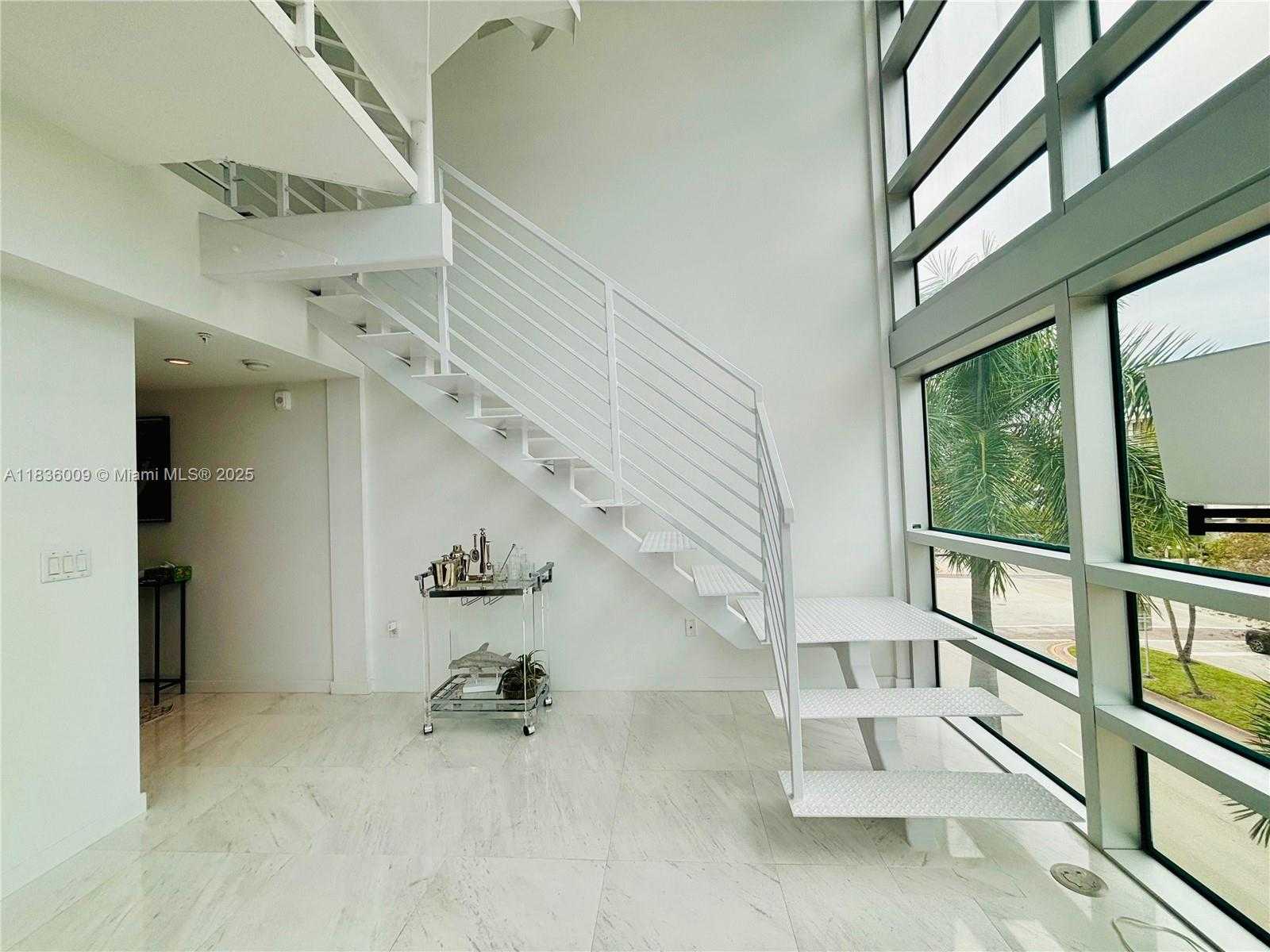 Small Image of 421 MERIDIAN AVE #15, Miami Beach Number 8