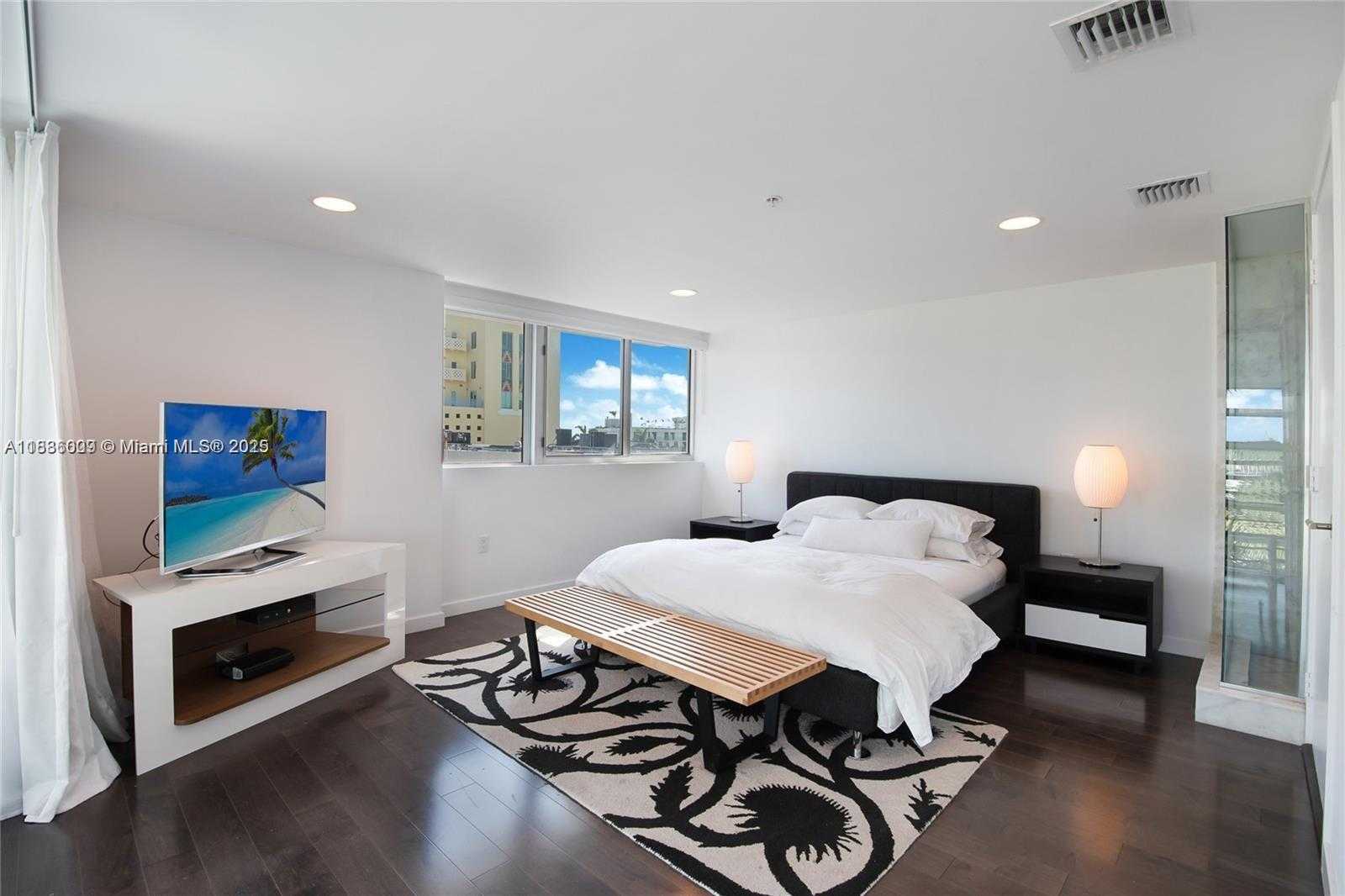 Small Image of 421 MERIDIAN AVE #15, Miami Beach Number 9