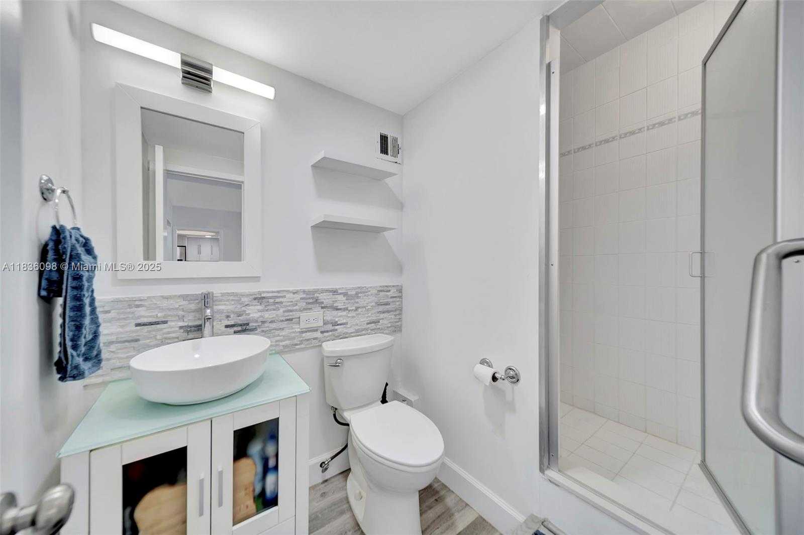 Small Image of 5005 COLLINS AVE #815, Miami Beach Number 17