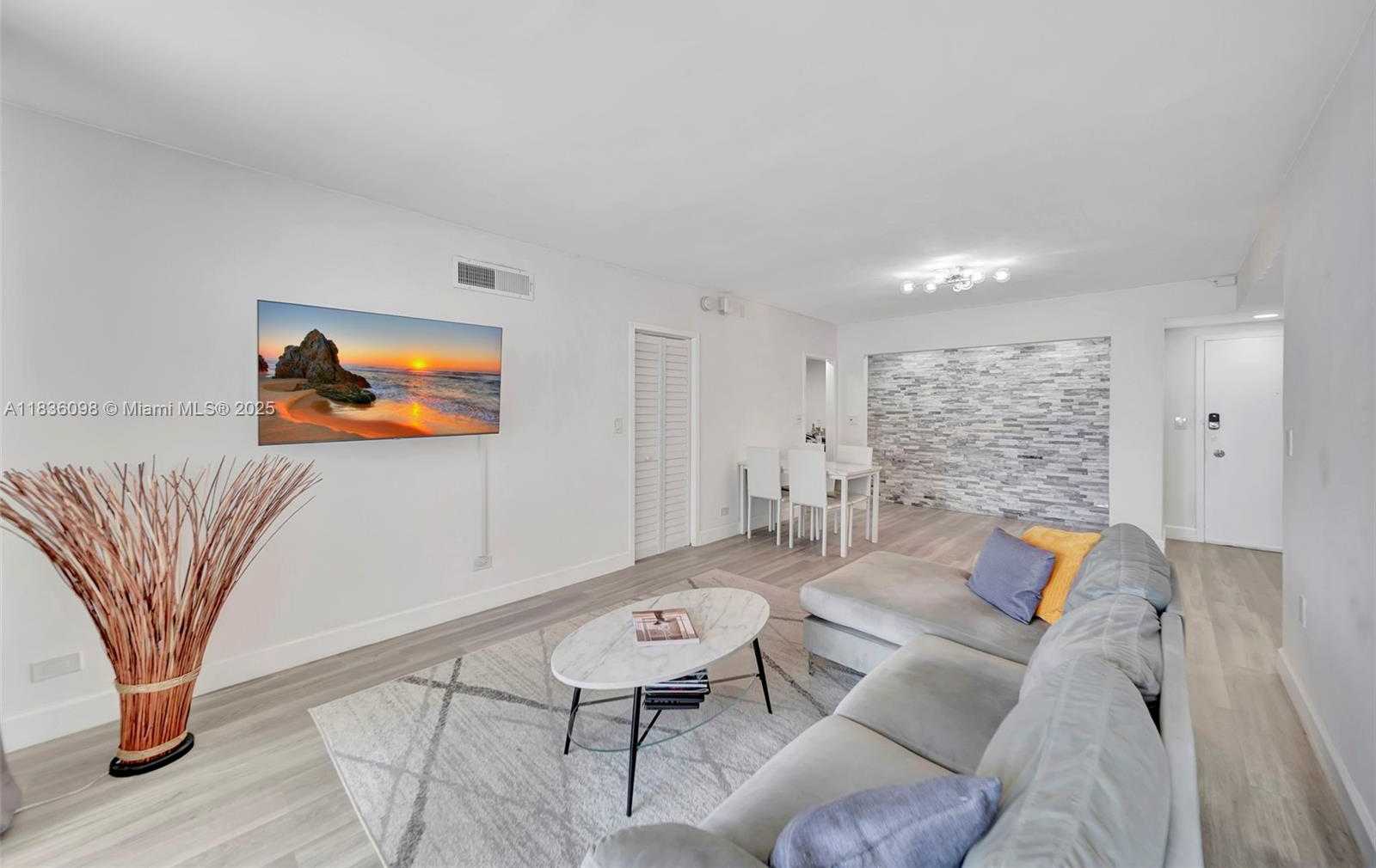 Small Image of 5005 COLLINS AVE #815, Miami Beach Number 4