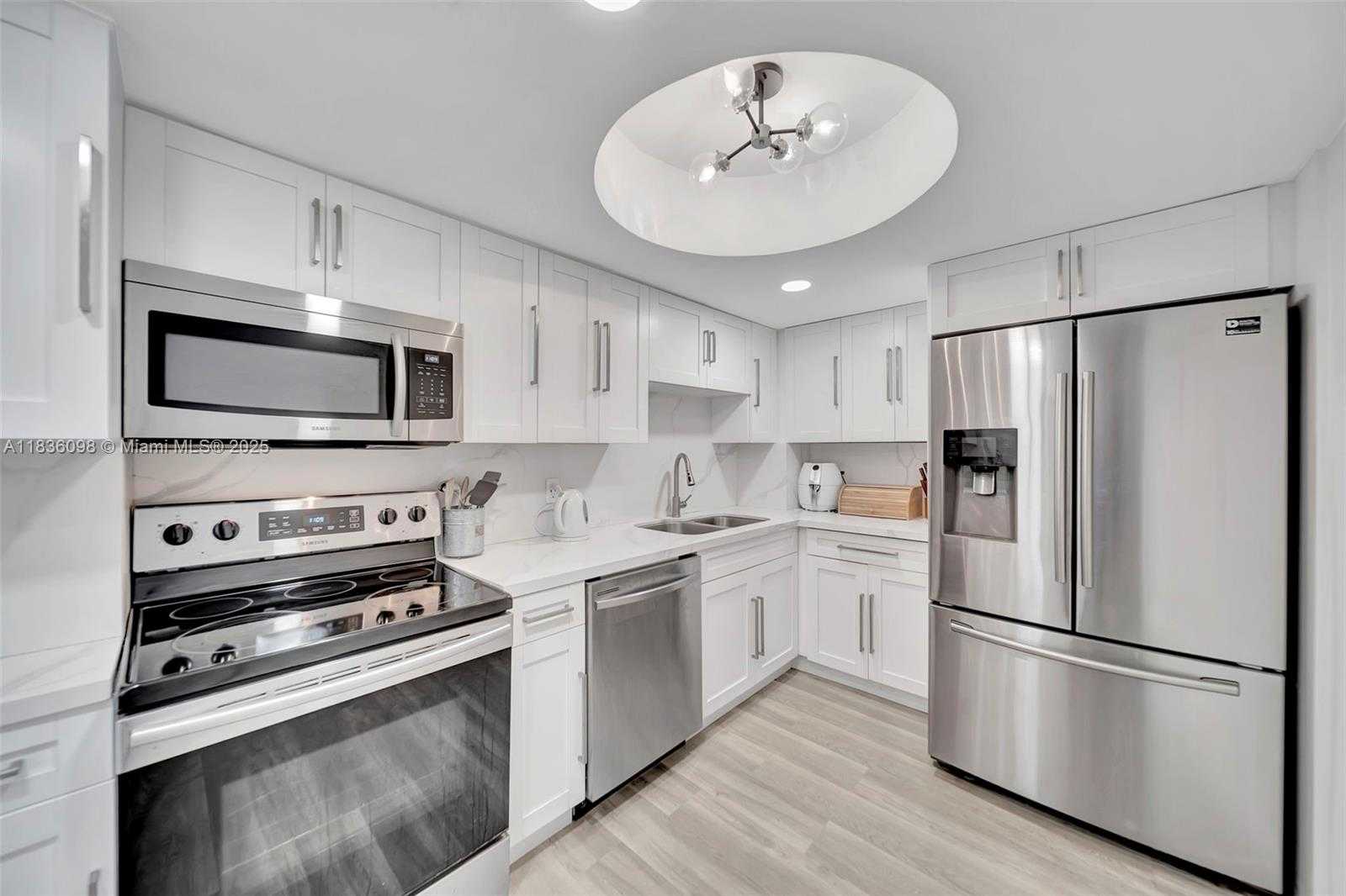 Small Image of 5005 COLLINS AVE #815, Miami Beach Number 7