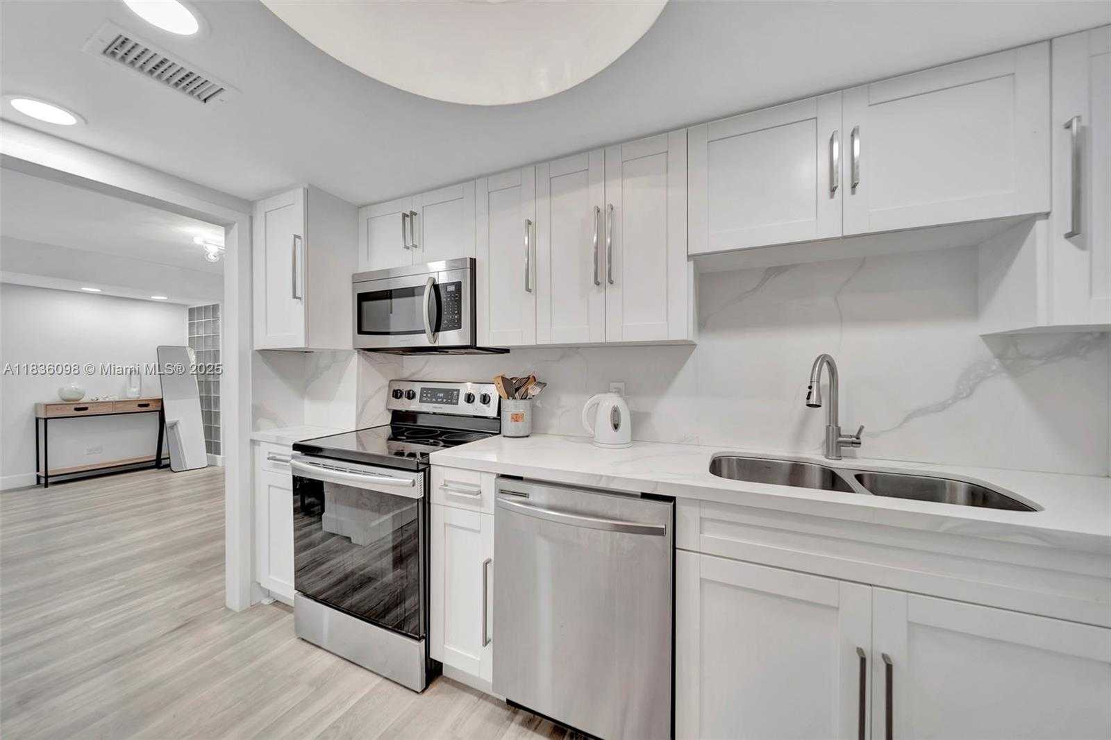 Small Image of 5005 COLLINS AVE #815, Miami Beach Number 8