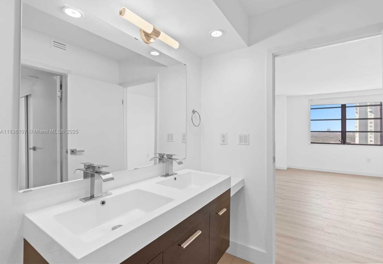 Small Image of 2333 BRICKELL AVE #1908, Miami Number 20