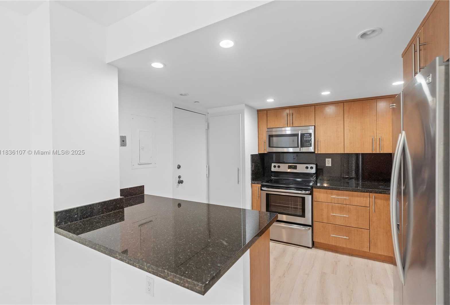 Small Image of 2333 BRICKELL AVE #1908, Miami Number 3