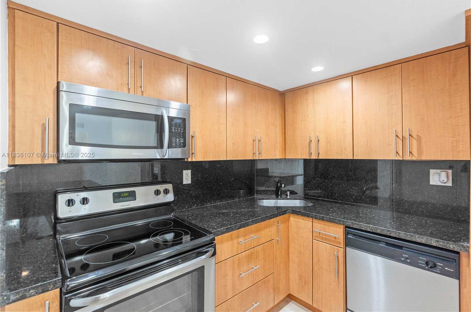 Small Image of 2333 BRICKELL AVE #1908, Miami Number 5