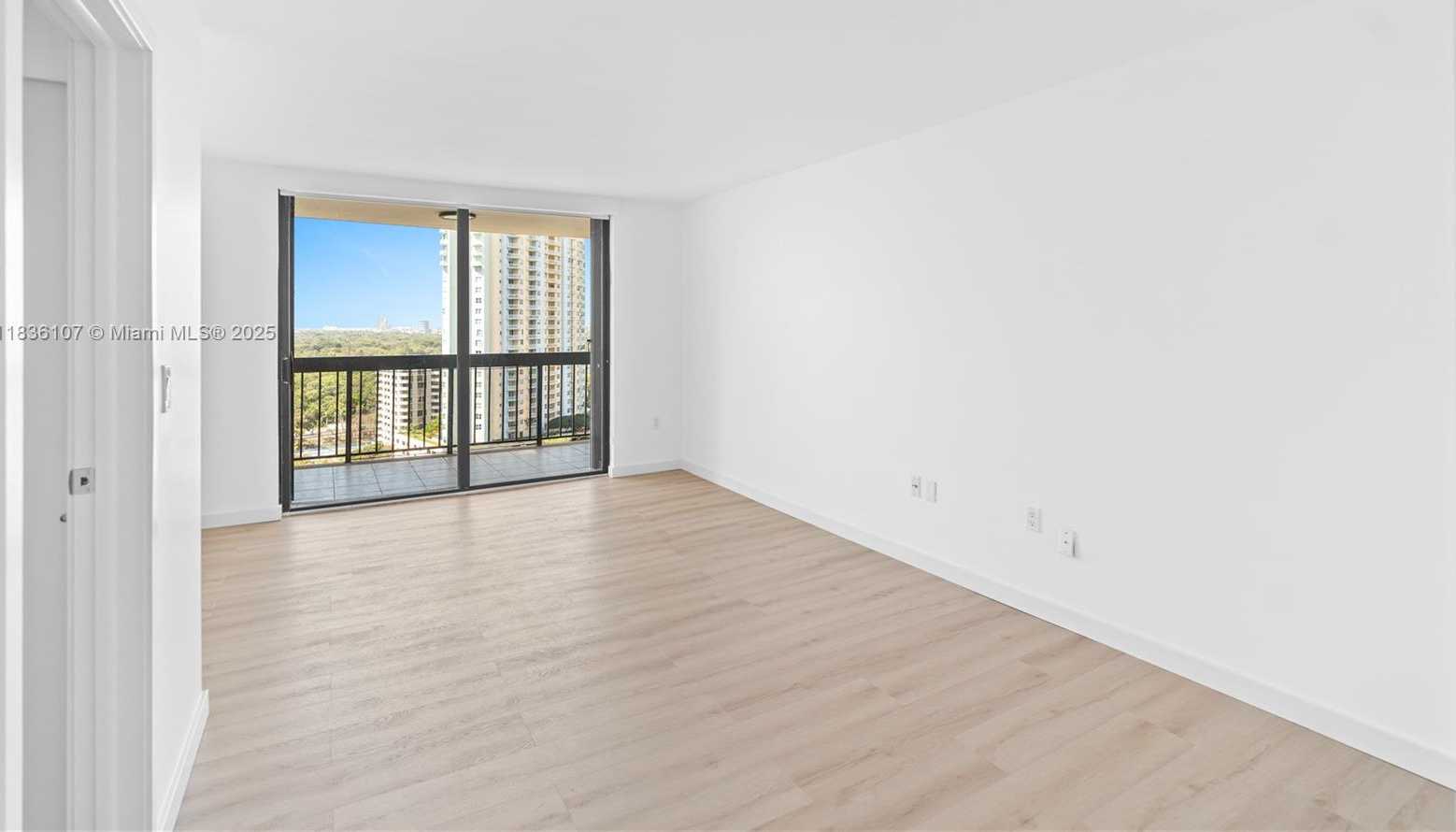 Small Image of 2333 BRICKELL AVE #1908, Miami Number 9