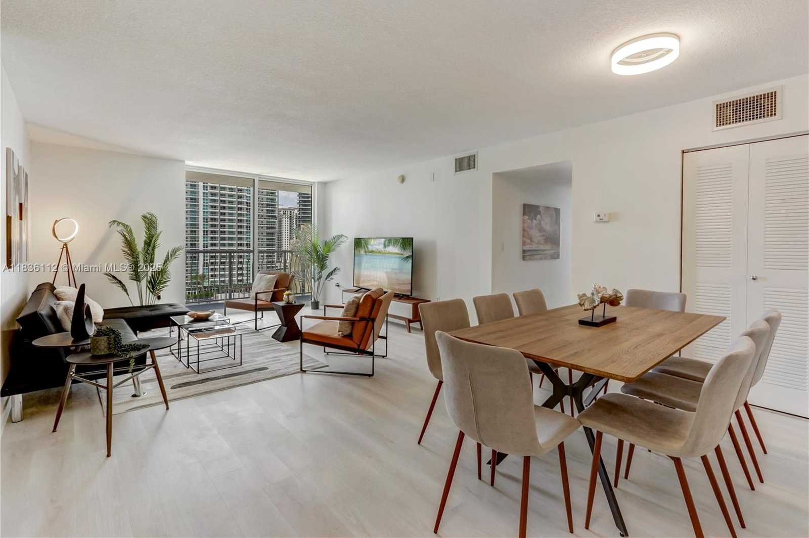 Small Image of 1200 BRICKELL BAY DR #2424, Miami Number 3