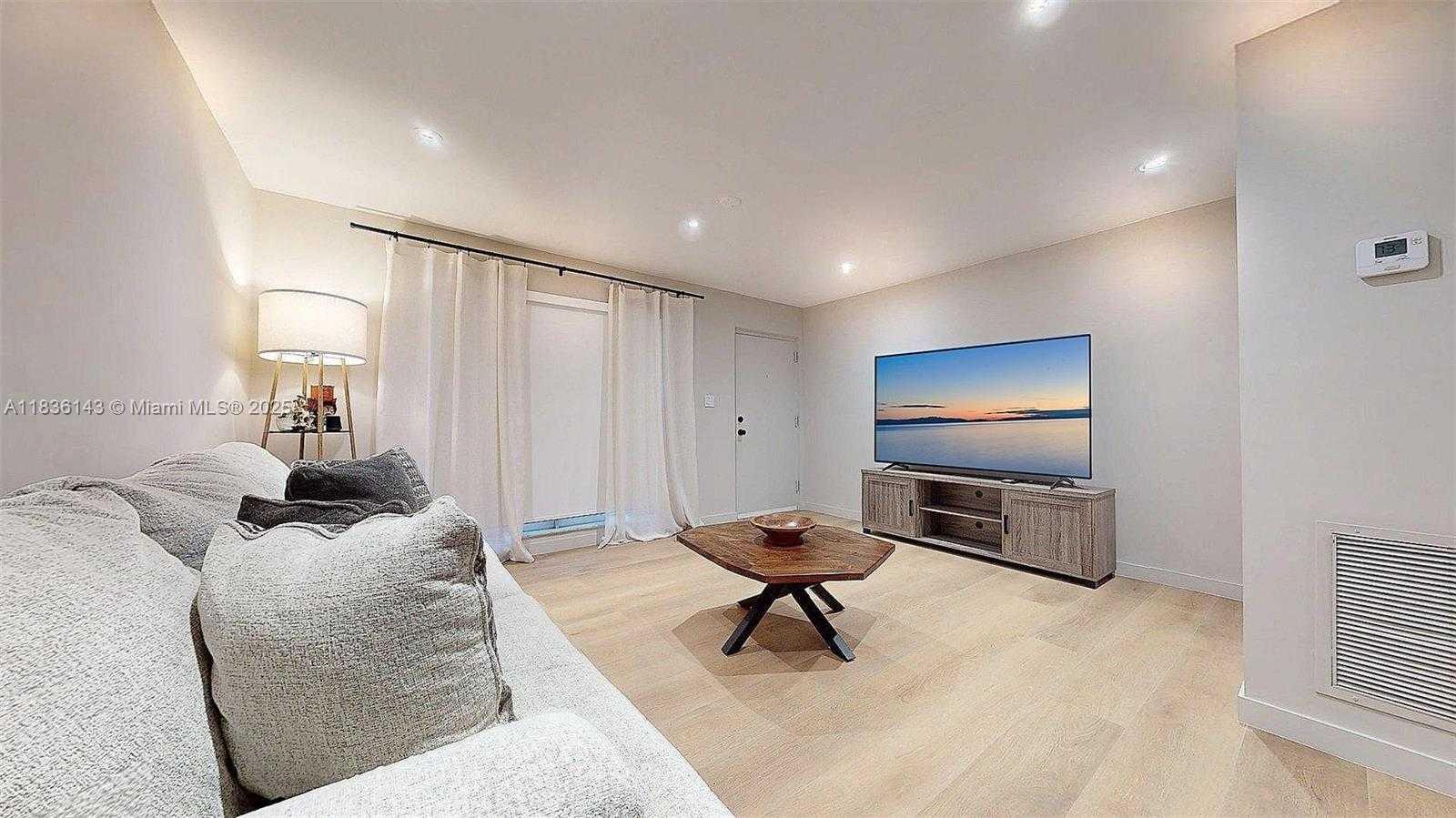 Small Image of 10824 N Kendall Dr, Miami, FL 33176, USA Number 10