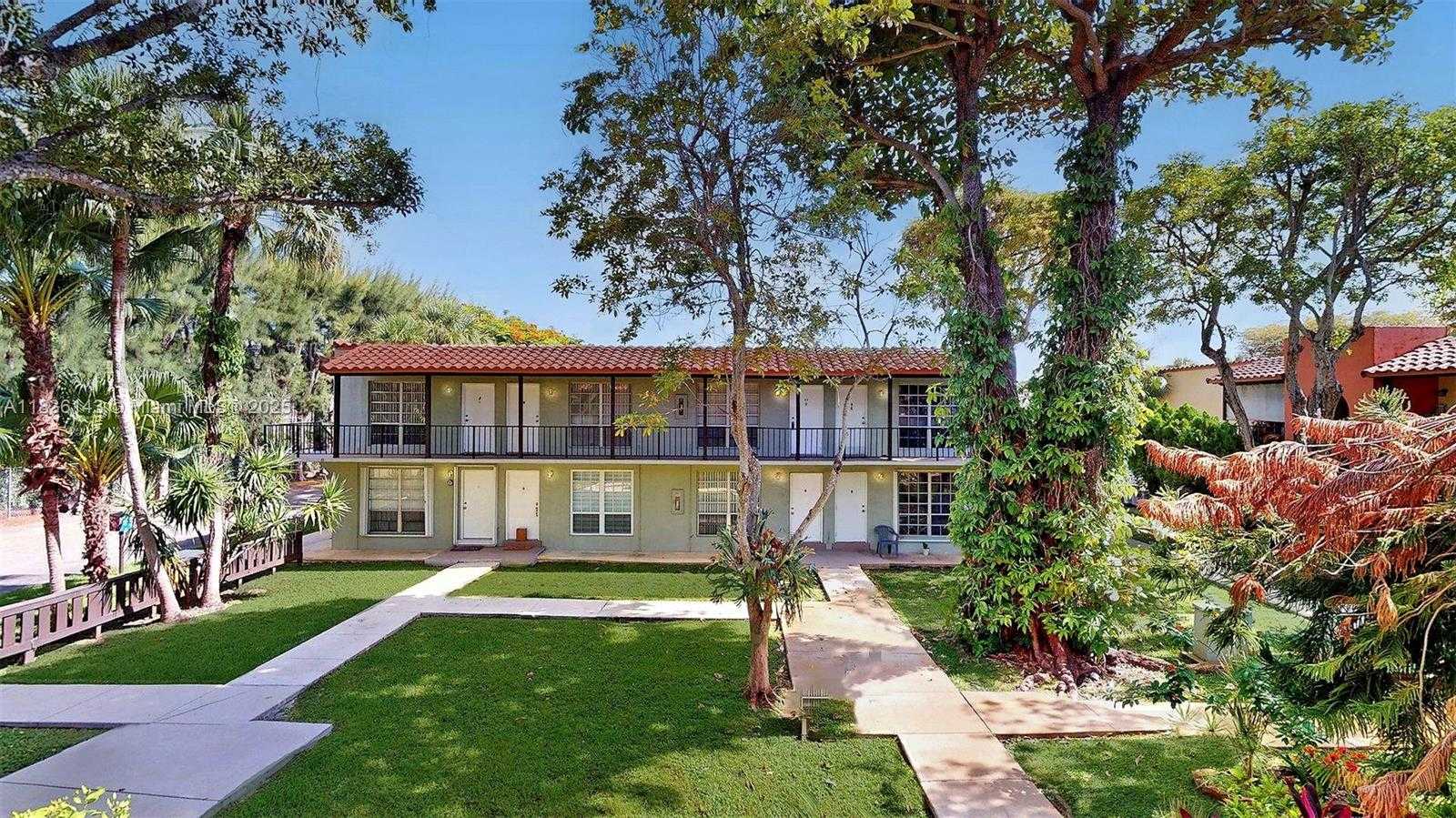 Small Image of 10824 N Kendall Dr, Miami, FL 33176, USA Number 2