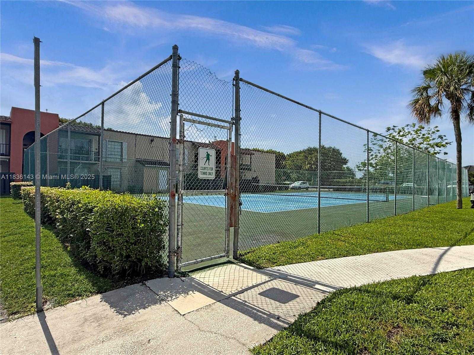 Small Image of 10824 N Kendall Dr, Miami, FL 33176, USA Number 22