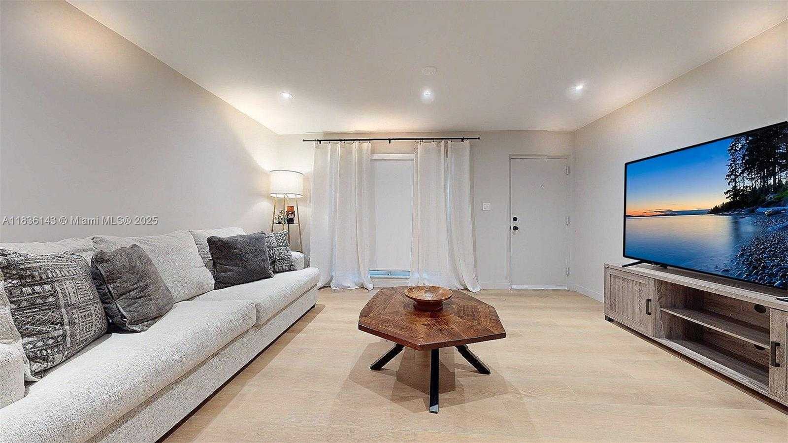 Small Image of 10824 N Kendall Dr, Miami, FL 33176, USA Number 6