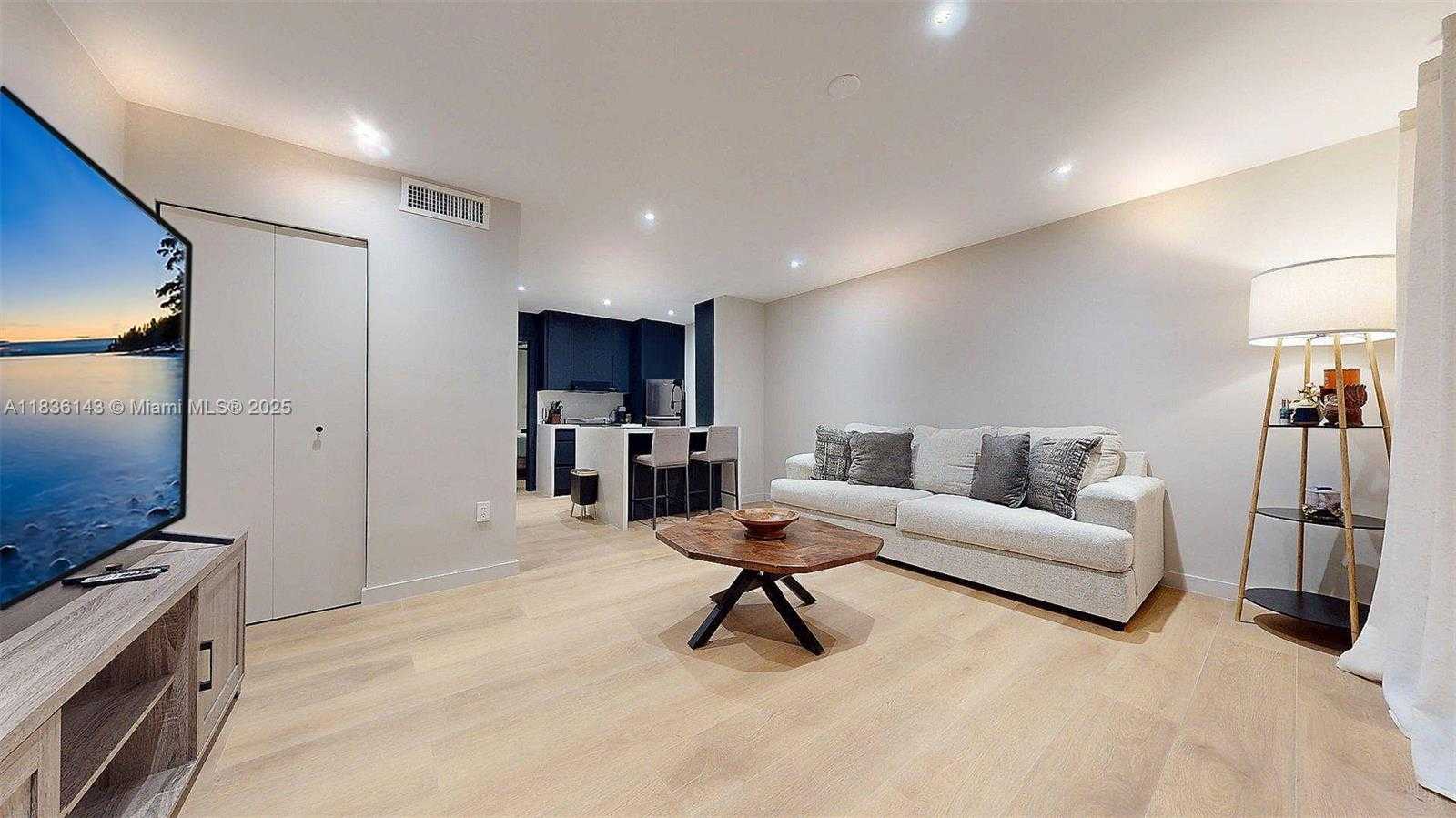 Small Image of 10824 N Kendall Dr, Miami, FL 33176, USA Number 7