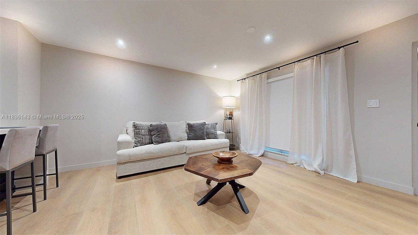 Small Image of 10824 N Kendall Dr, Miami, FL 33176, USA Number 8