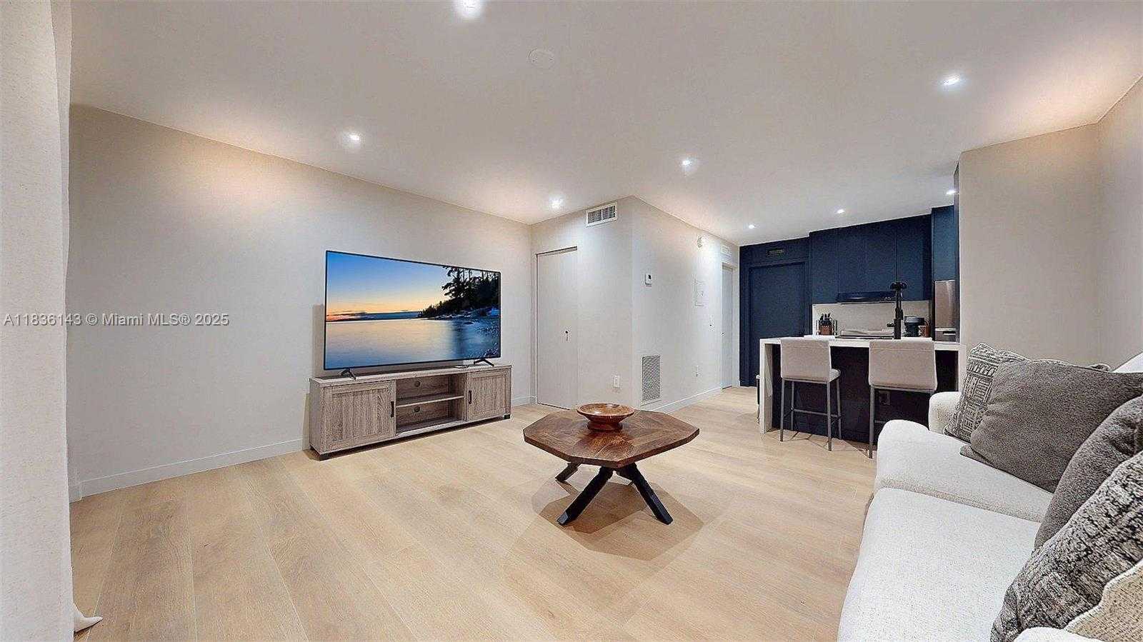 Small Image of 10824 N Kendall Dr, Miami, FL 33176, USA Number 9