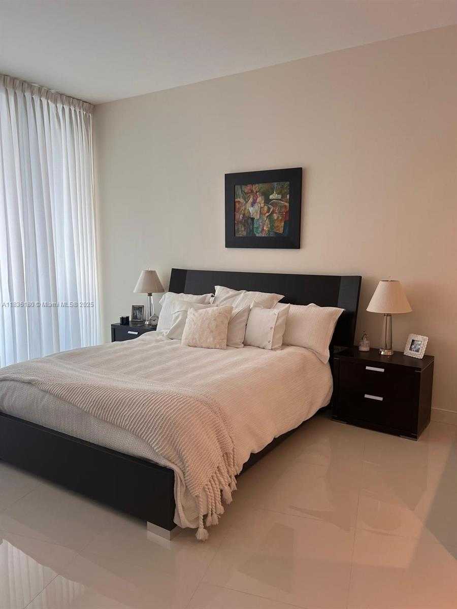Small Image of 200 BISCAYNE BOULEVARD WAY #4603, Miami Number 12