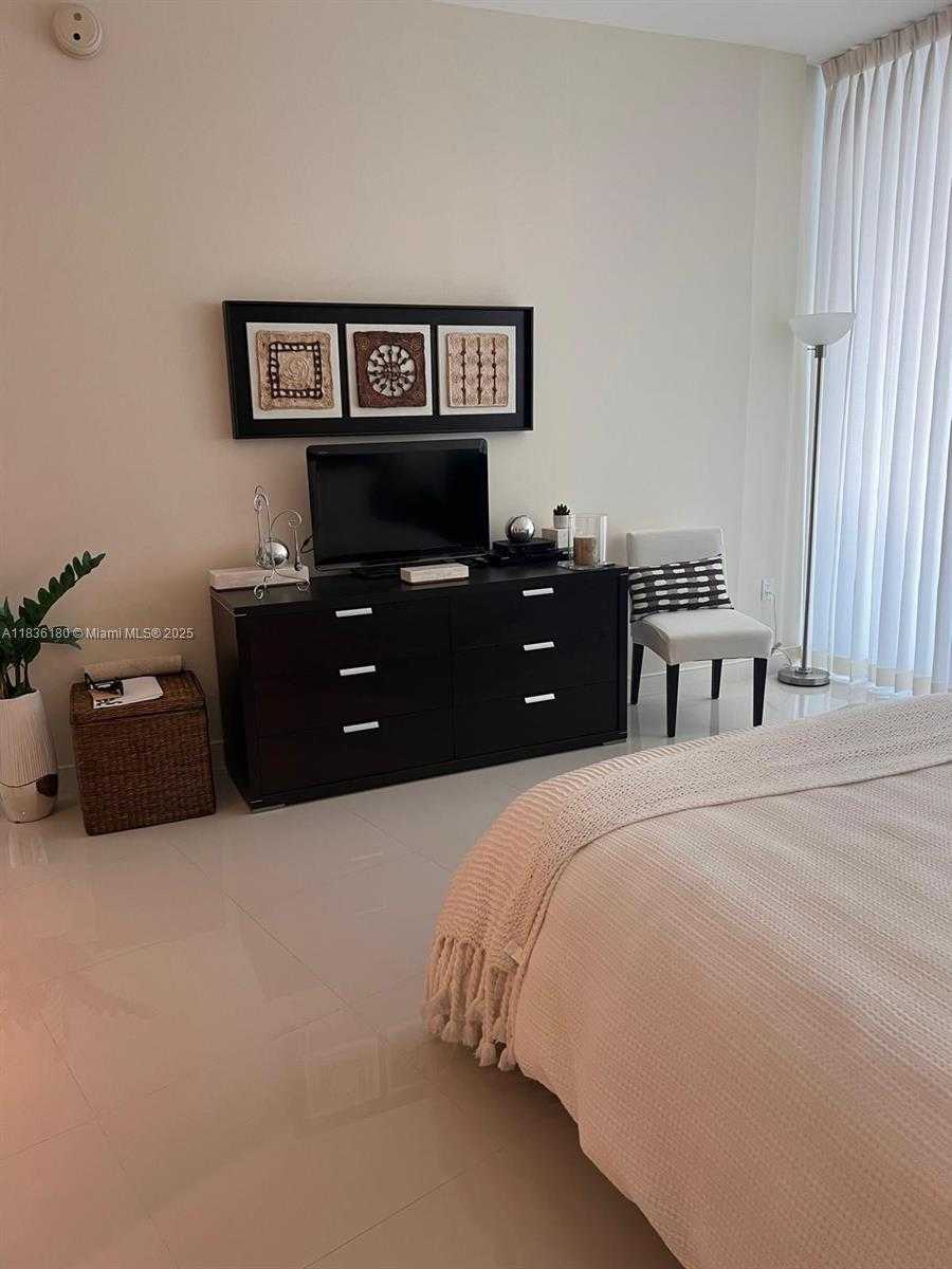 Small Image of 200 BISCAYNE BOULEVARD WAY #4603, Miami Number 16