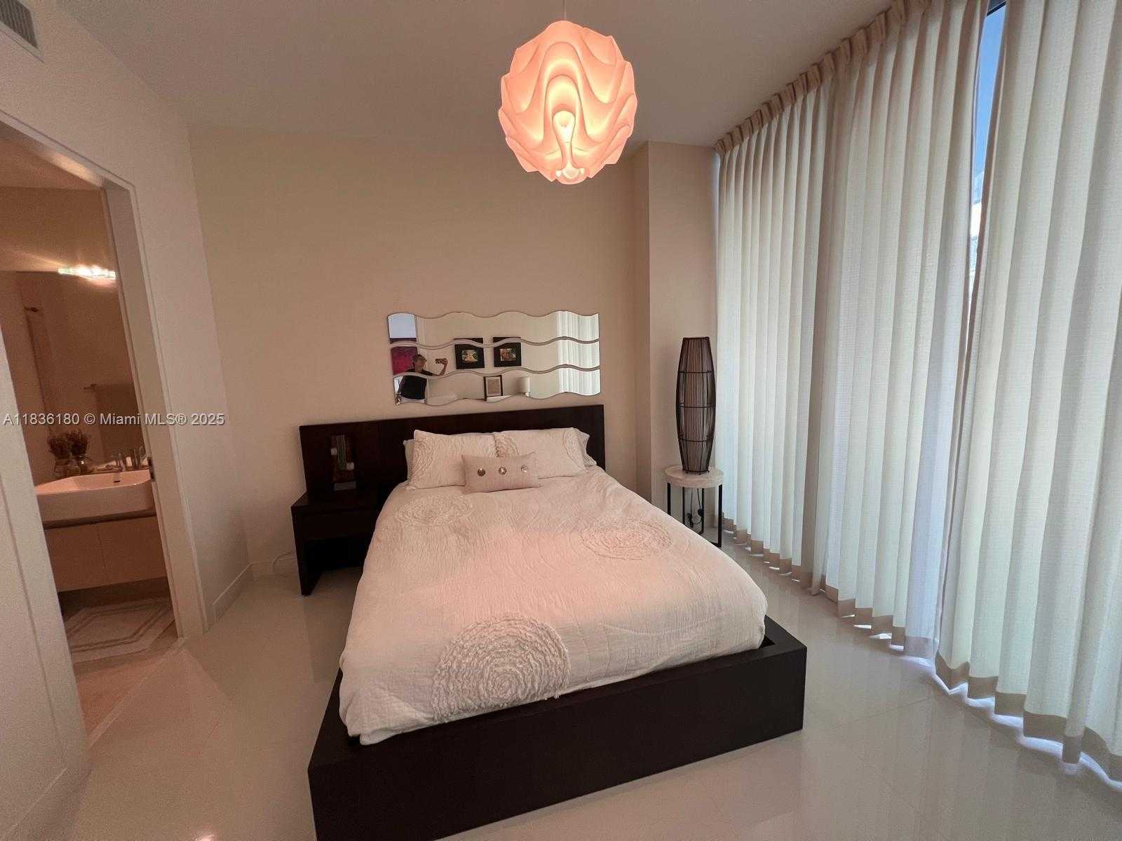 Small Image of 200 BISCAYNE BOULEVARD WAY #4603, Miami Number 18