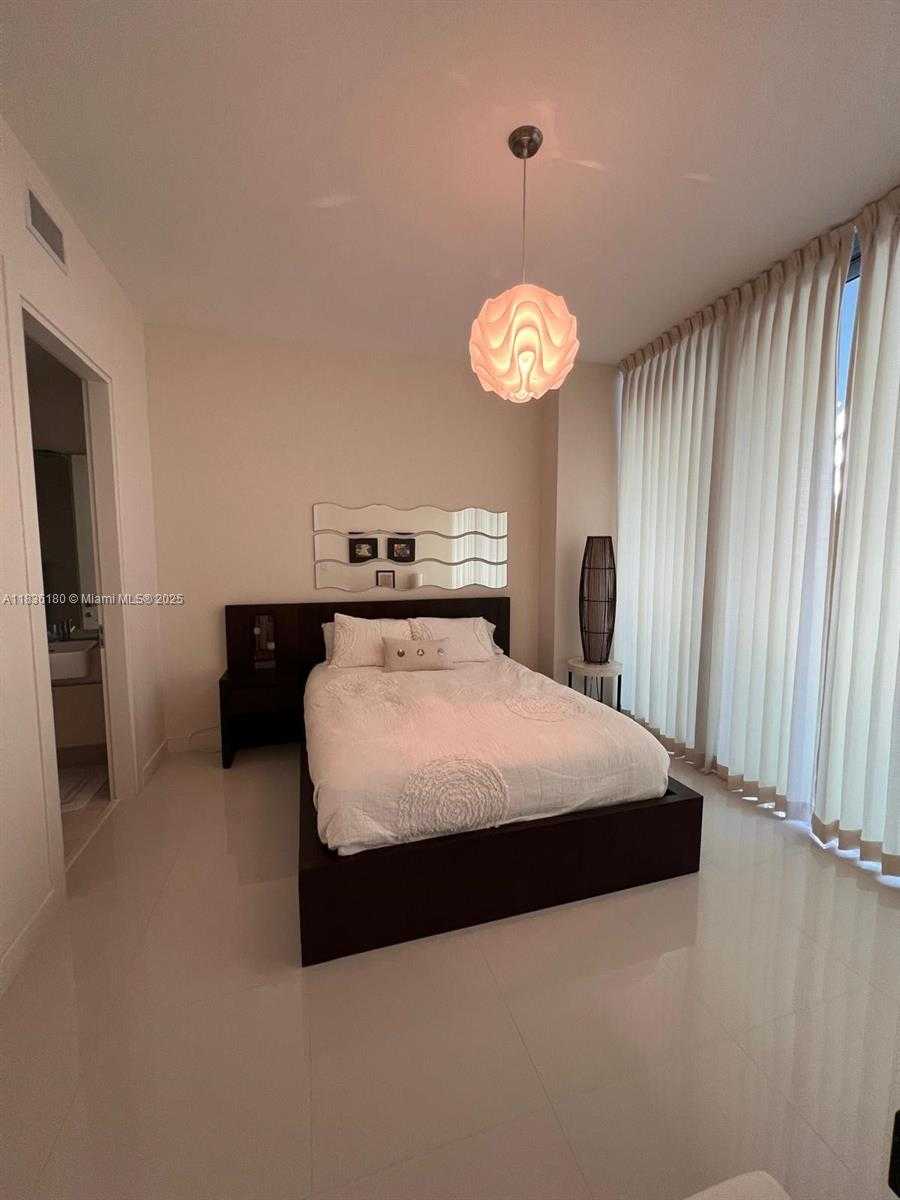 Small Image of 200 BISCAYNE BOULEVARD WAY #4603, Miami Number 20