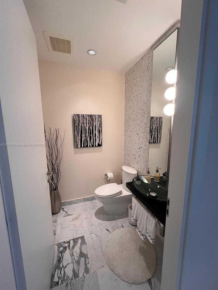 Small Image of 200 BISCAYNE BOULEVARD WAY #4603, Miami Number 22