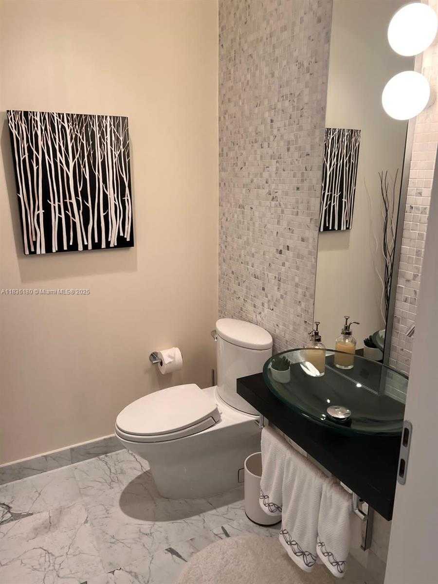 Small Image of 200 BISCAYNE BOULEVARD WAY #4603, Miami Number 23