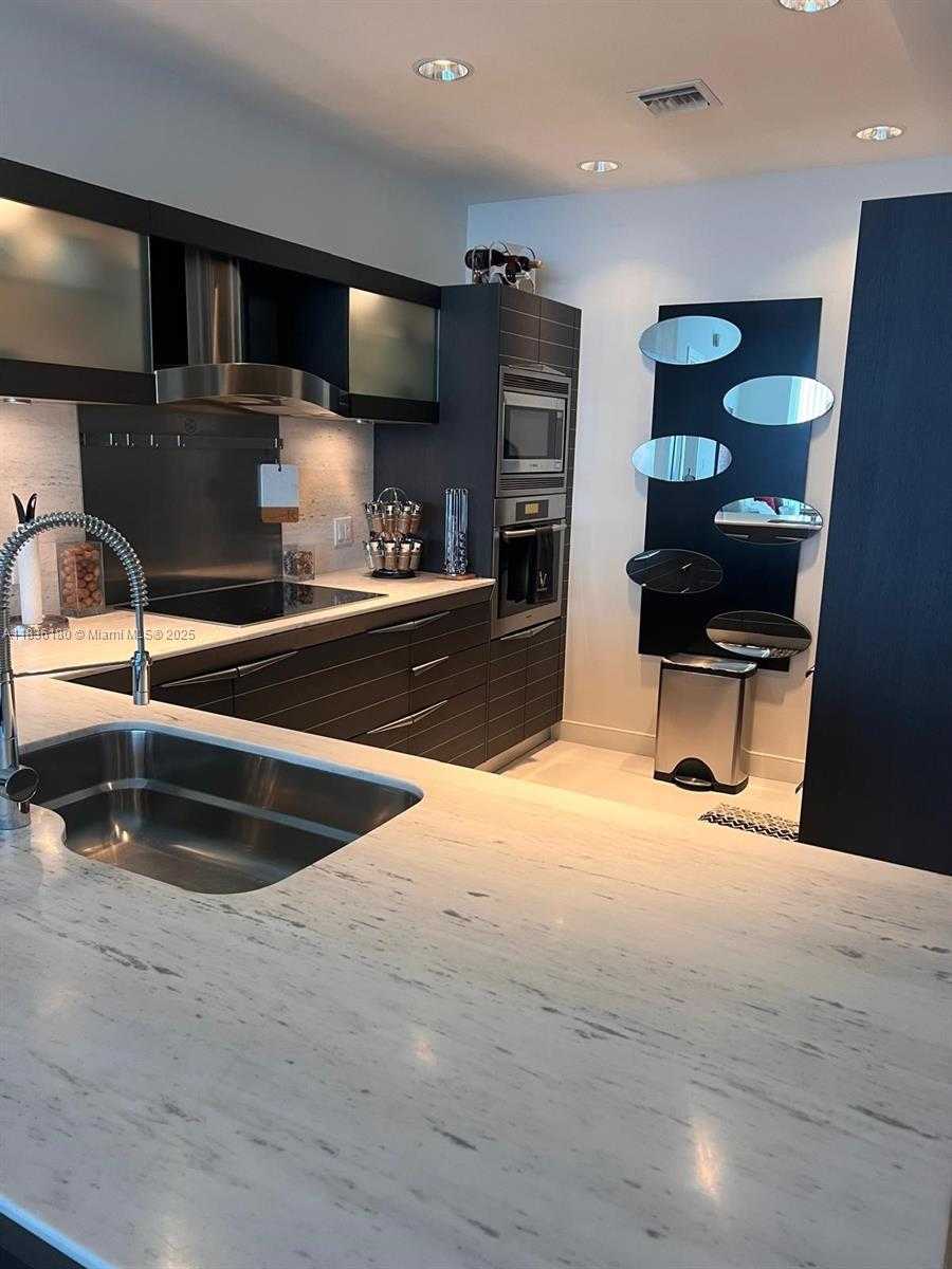 Small Image of 200 BISCAYNE BOULEVARD WAY #4603, Miami Number 26