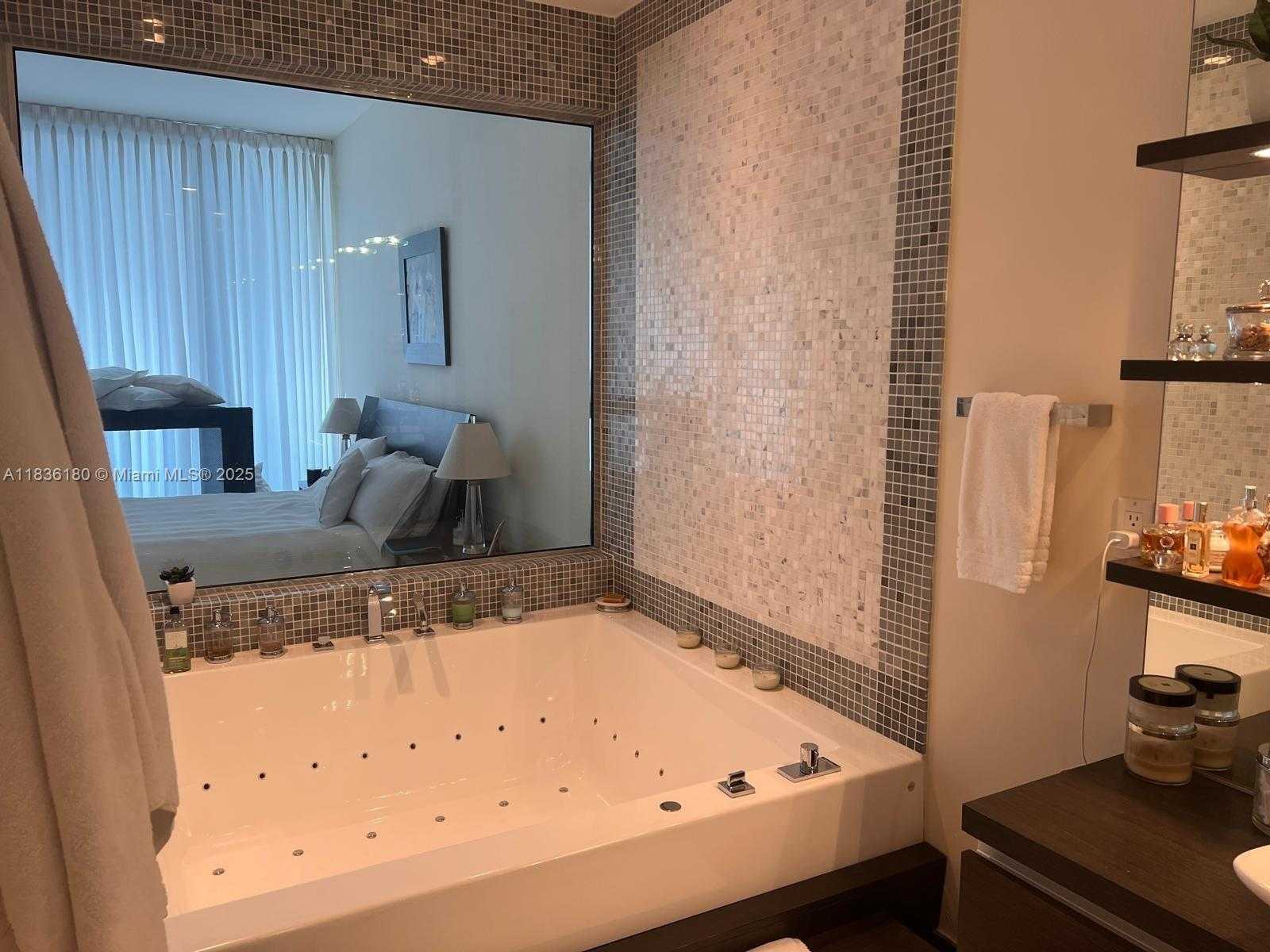 Small Image of 200 BISCAYNE BOULEVARD WAY #4603, Miami Number 27