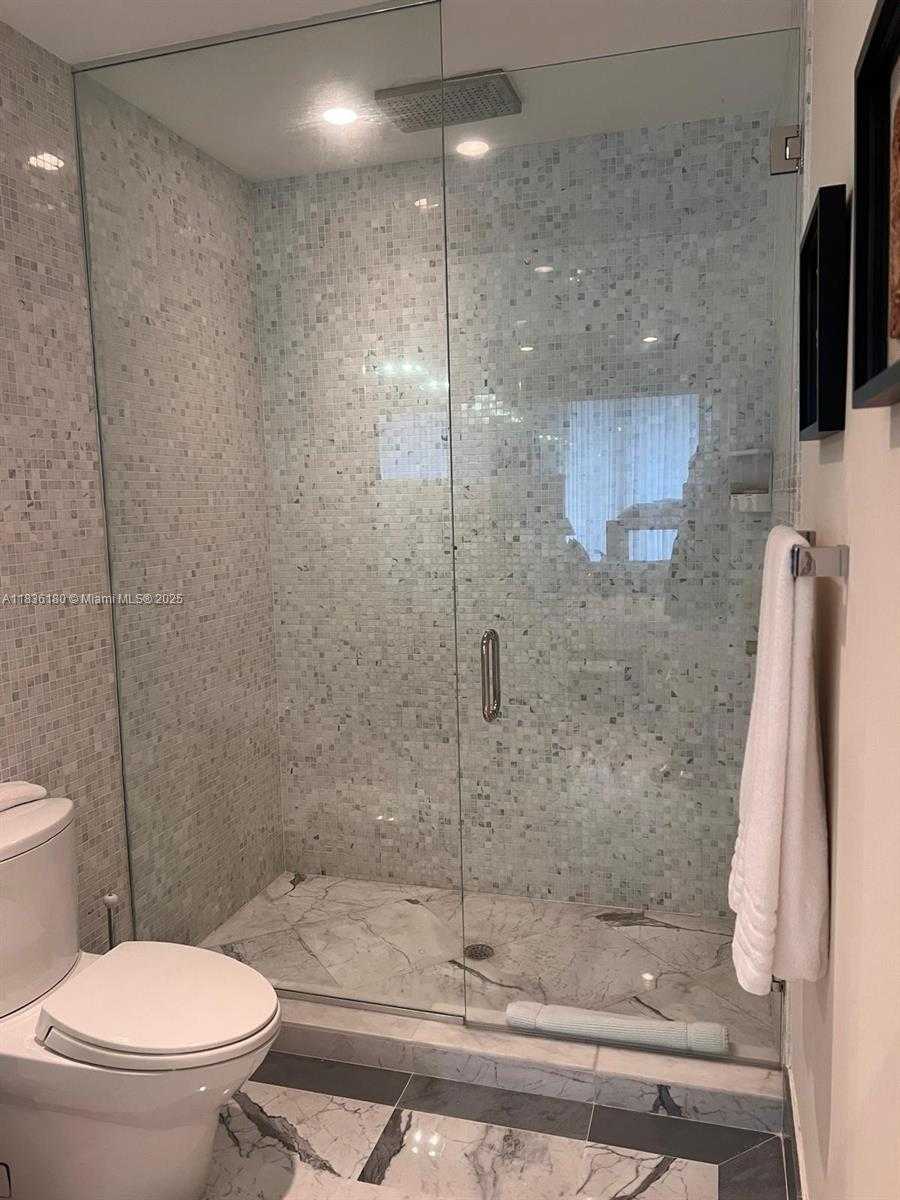Small Image of 200 BISCAYNE BOULEVARD WAY #4603, Miami Number 29