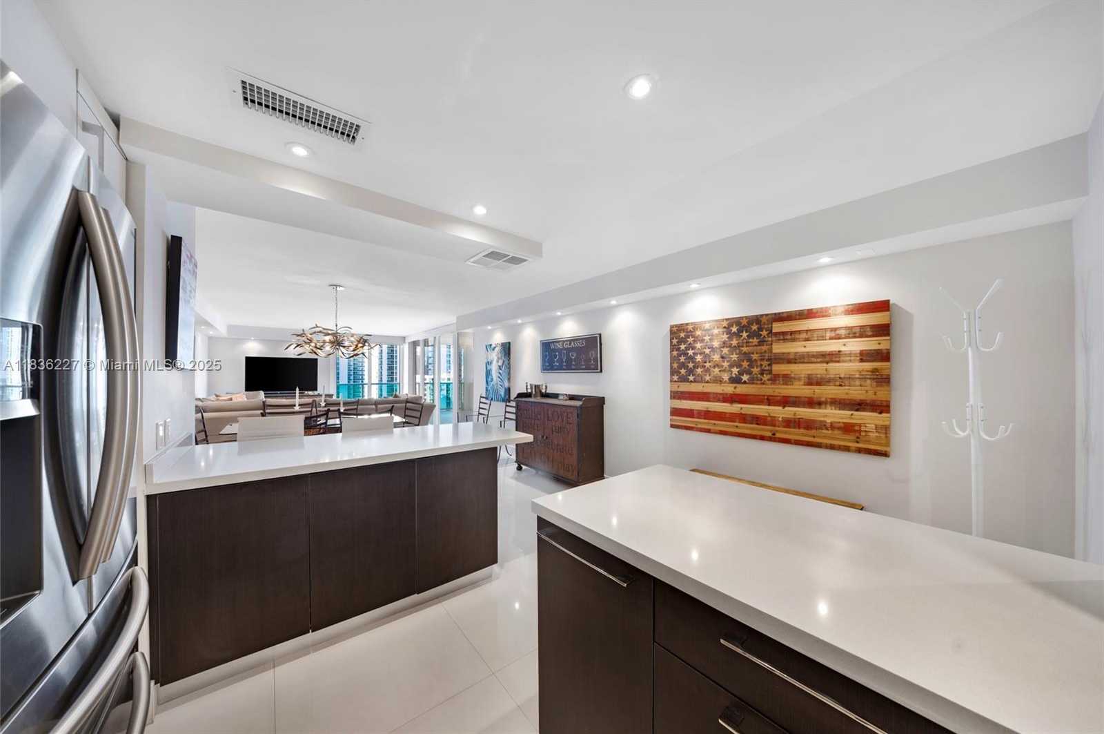 Small Image of 100 BAYVIEW DR #1905, Sunny Isles Beach Number 3
