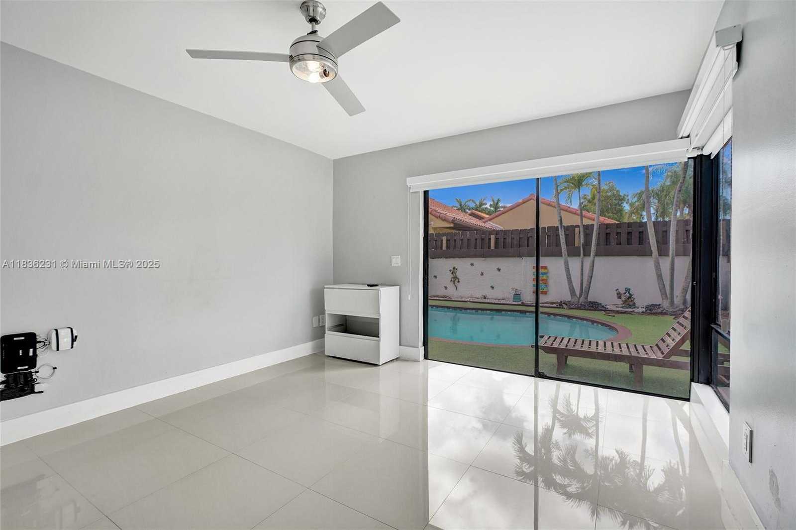 Small Image of 1000 NORTH EAST 204 LN #D, Miami Number 11