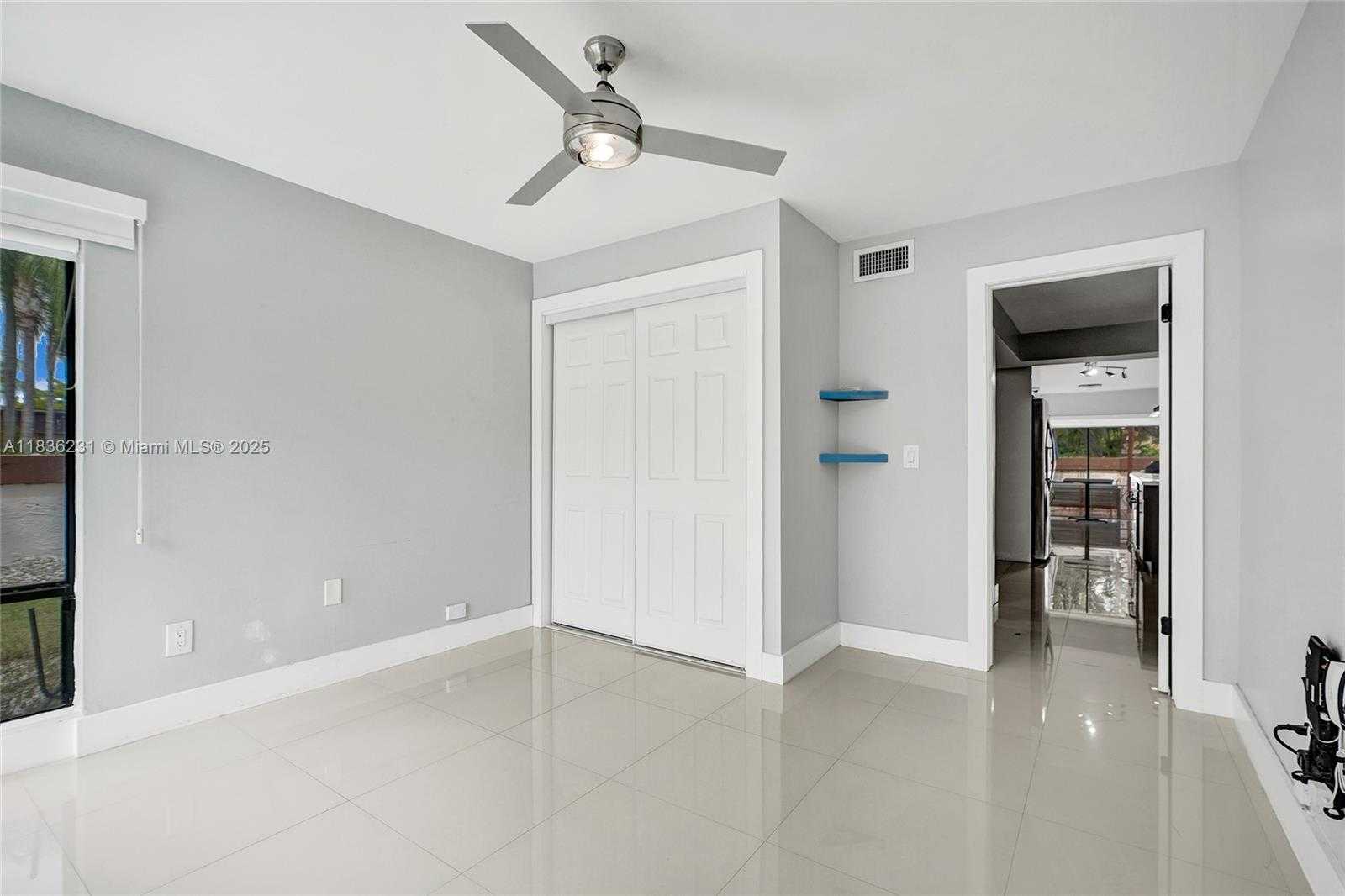 Small Image of 1000 NORTH EAST 204 LN #D, Miami Number 20