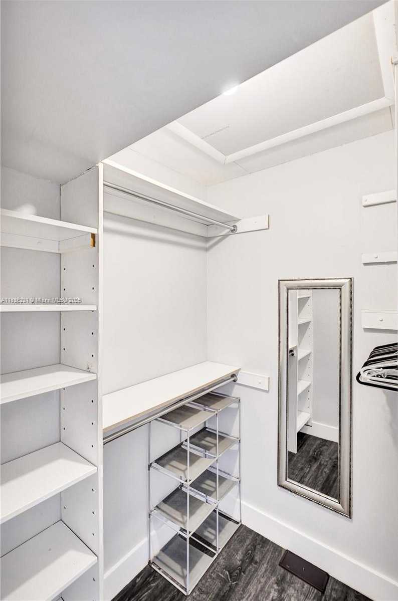 Small Image of 1000 NORTH EAST 204 LN #D, Miami Number 21