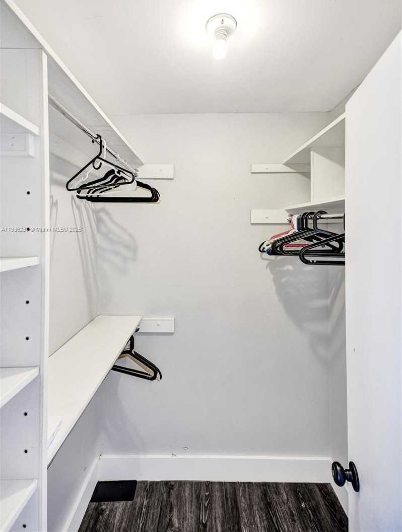 Small Image of 1000 NORTH EAST 204 LN #D, Miami Number 24
