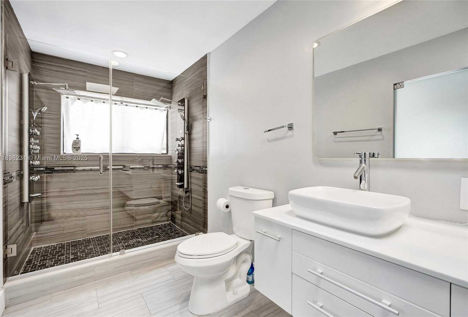 Small Image of 1000 NORTH EAST 204 LN #D, Miami Number 29