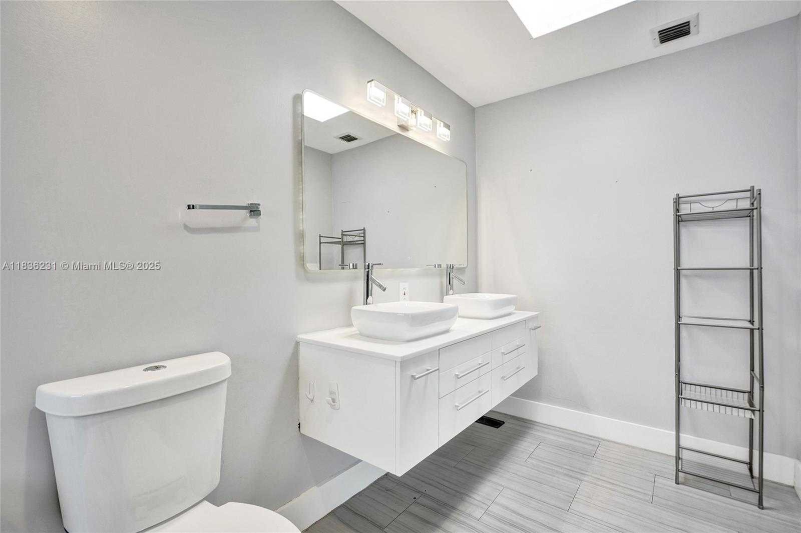 Small Image of 1000 NORTH EAST 204 LN #D, Miami Number 31