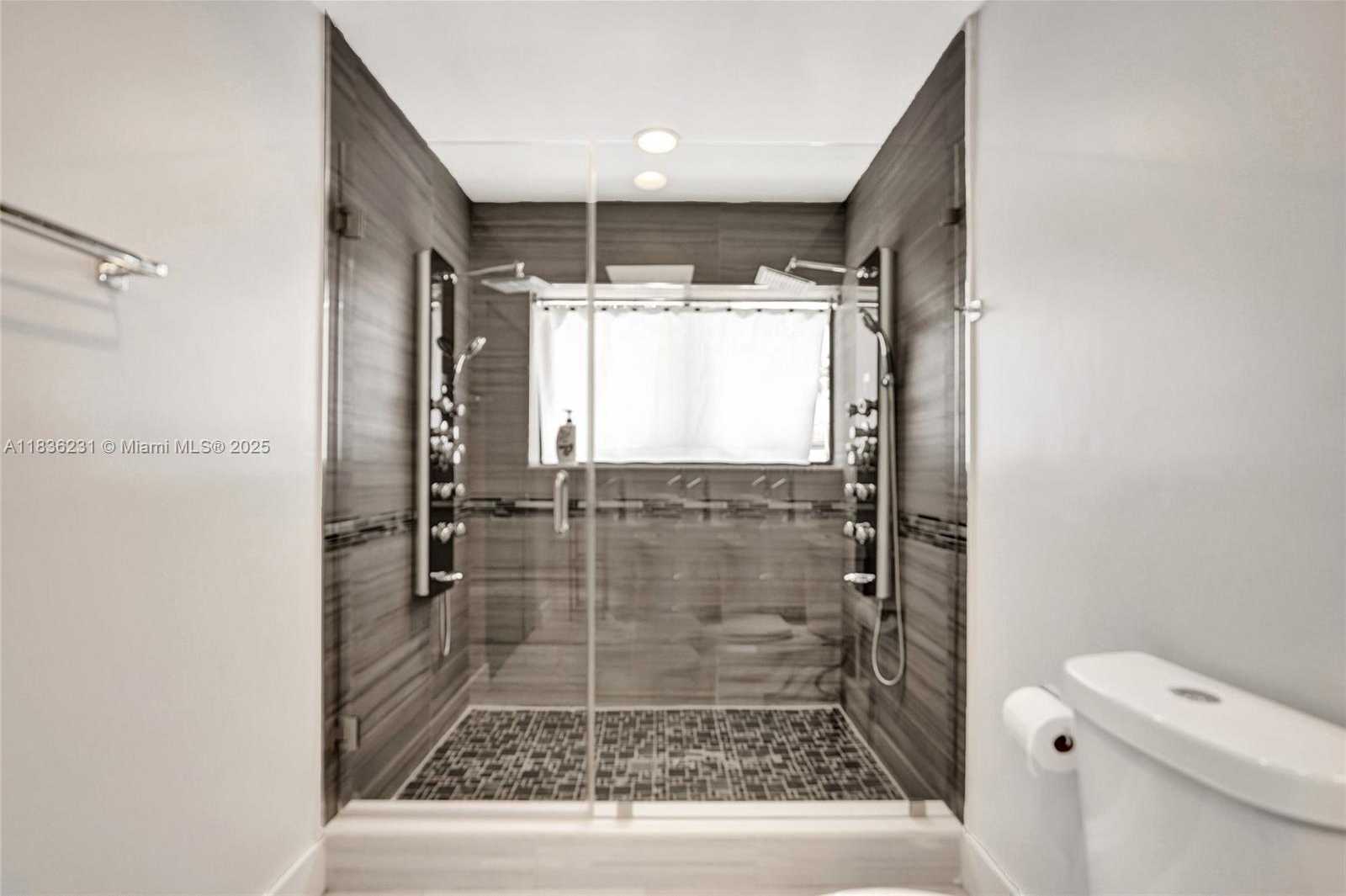 Small Image of 1000 NORTH EAST 204 LN #D, Miami Number 32