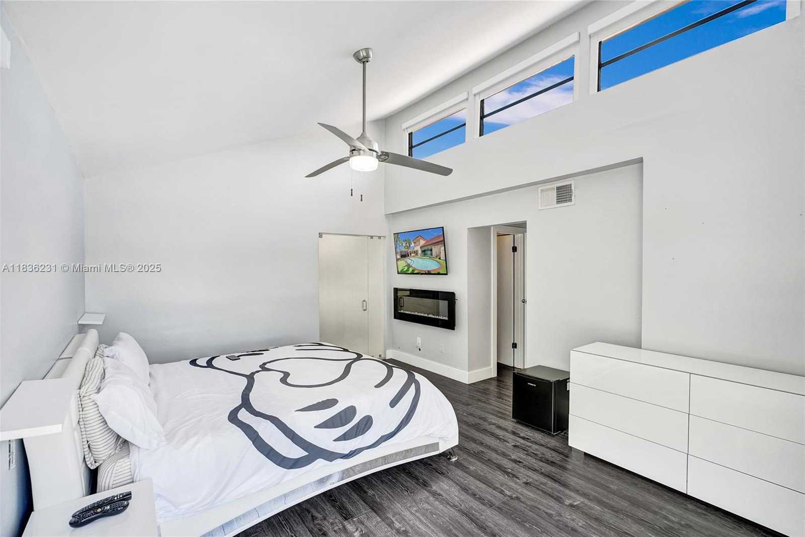 Small Image of 1000 NORTH EAST 204 LN #D, Miami Number 39